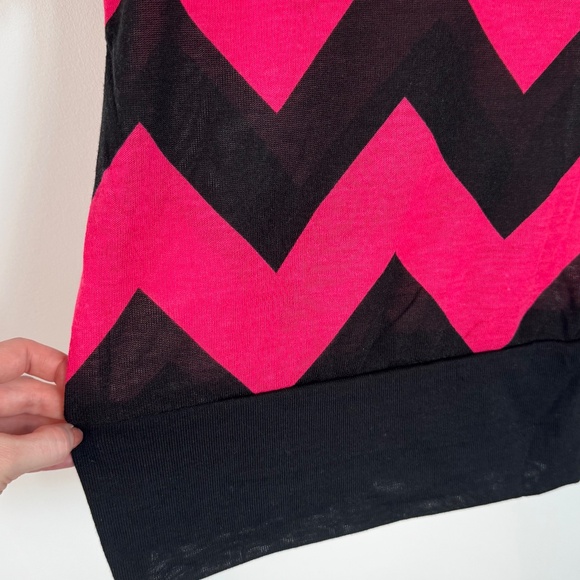 NWT - Retro Y2K Pink Black Chevron Dolman Sleeve Tee Size S New Wave Preppy Pop - Picture 5 of 9